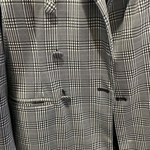 Black and White Plaid Blazer - Picture 5 of 10